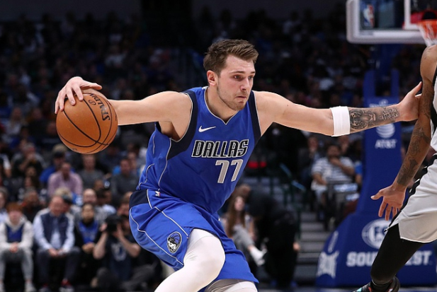  东契奇40+三双难救独行侠负灰熊  